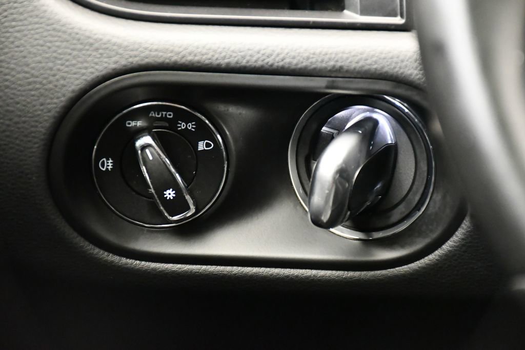 Certified 2024 Porsche Macan GTS image 25
