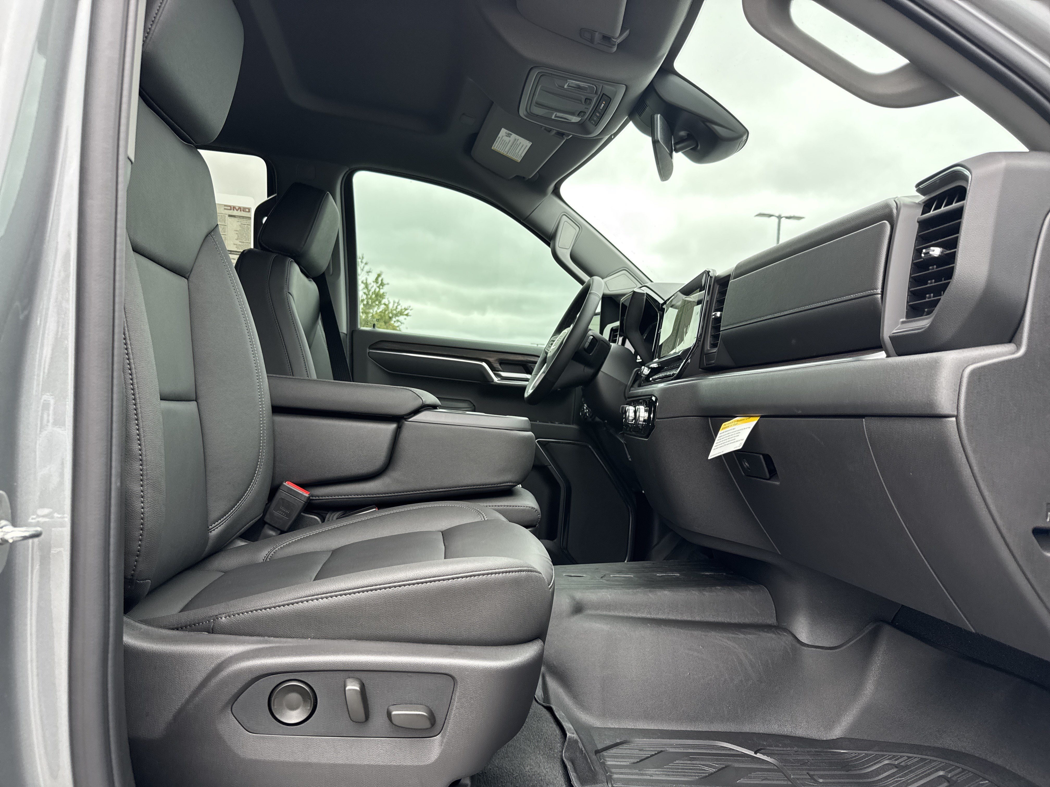 New 2026 GMC Sierra 1500 SLT AWD/4WD image 32