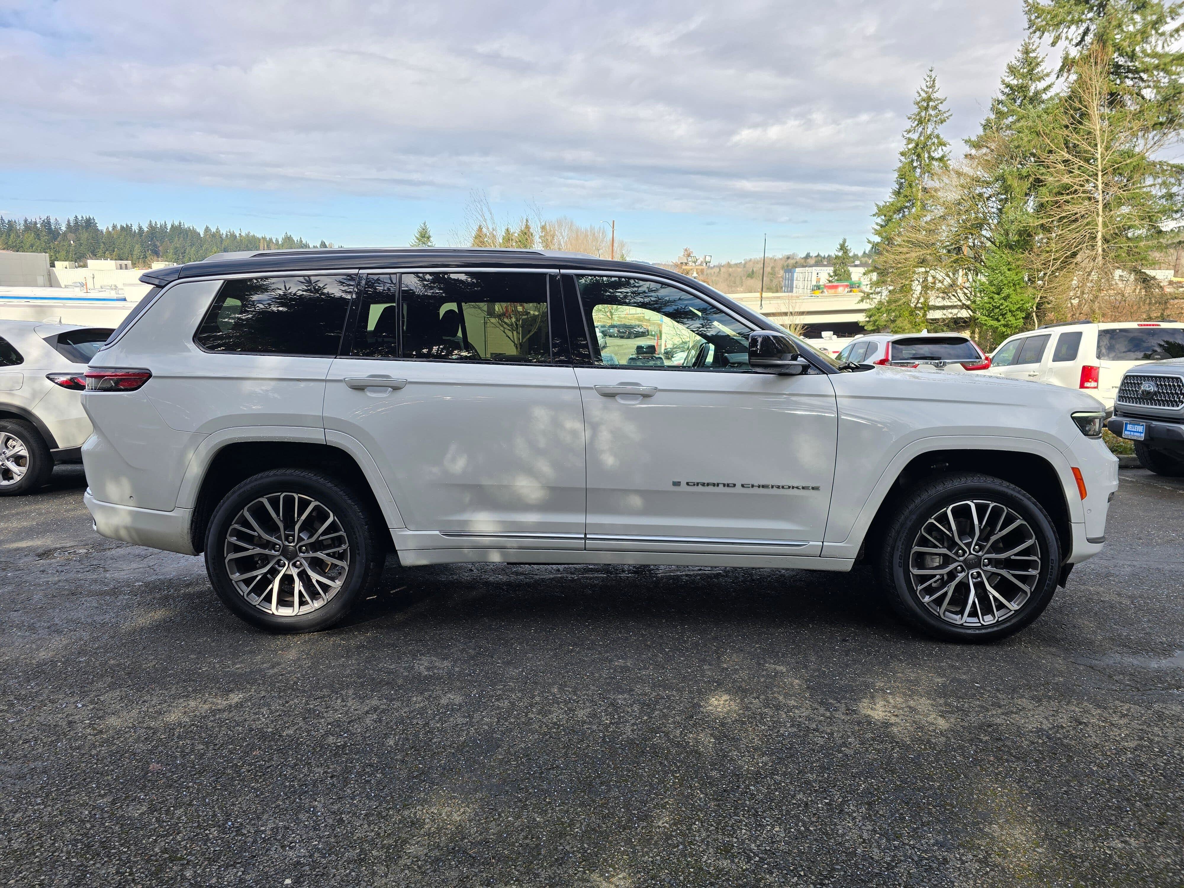 Used 2021 Jeep Grand Cherokee L Summit image 2