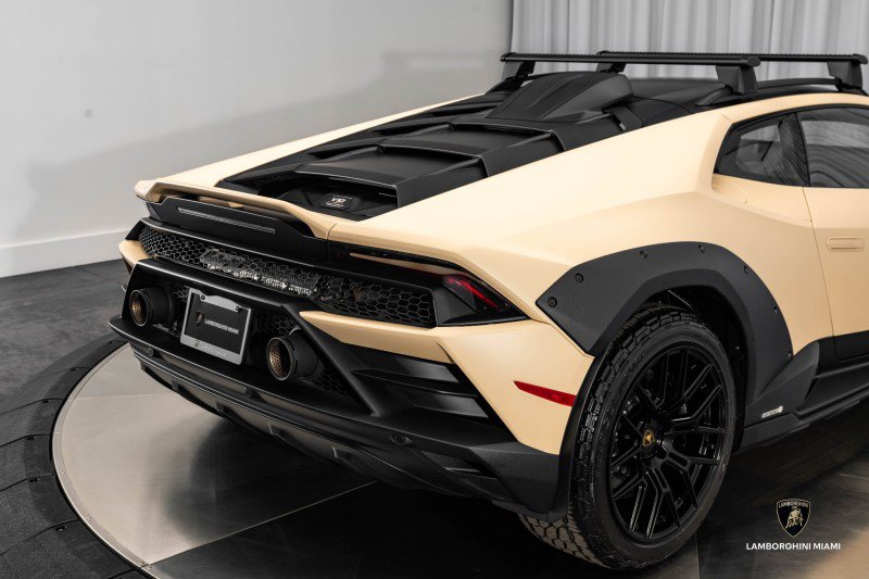 Used 2024 Lamborghini Huracan Sterrato image 29