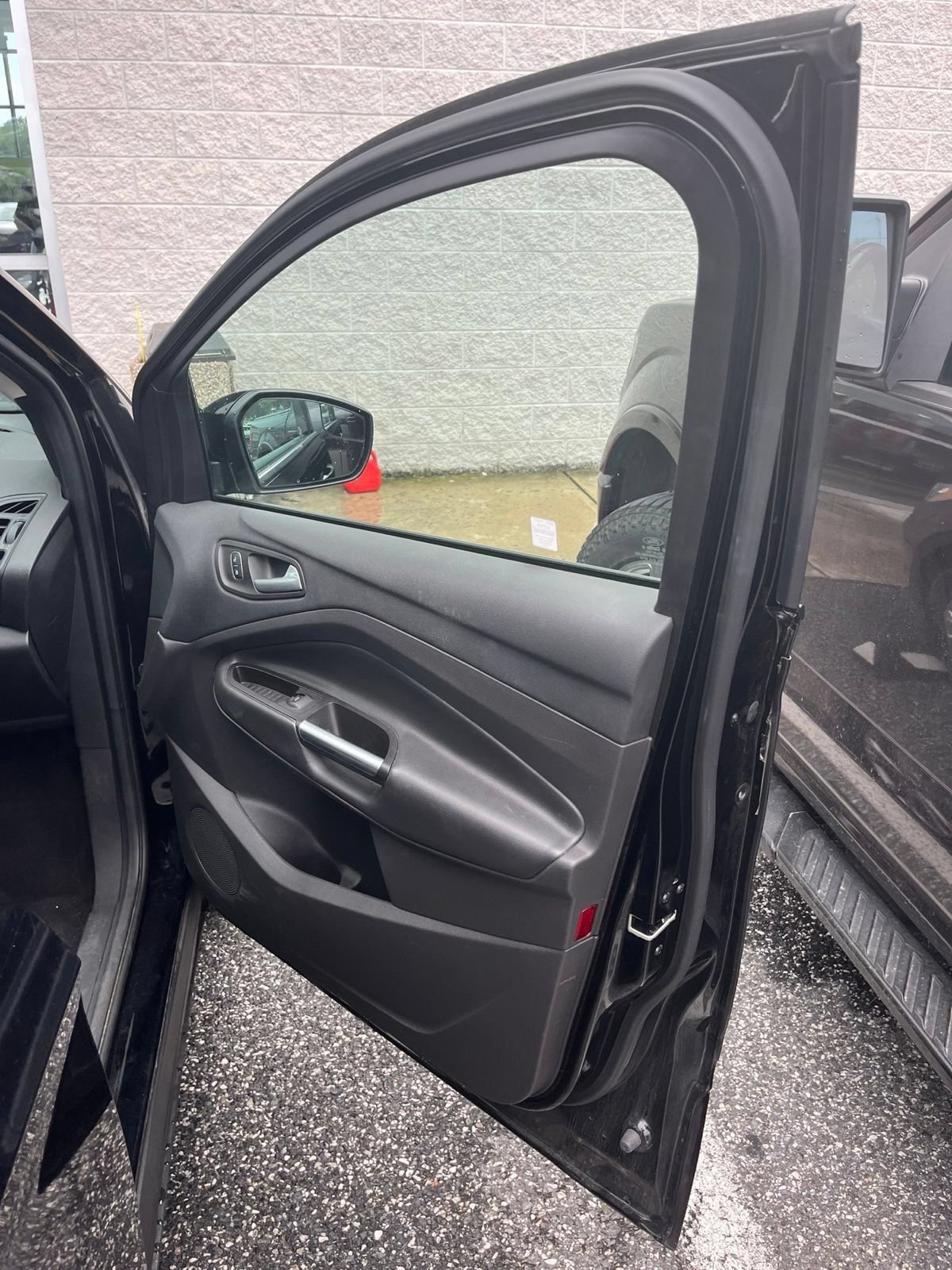 Used 2017 Ford Escape SE AWD/4WD image 8