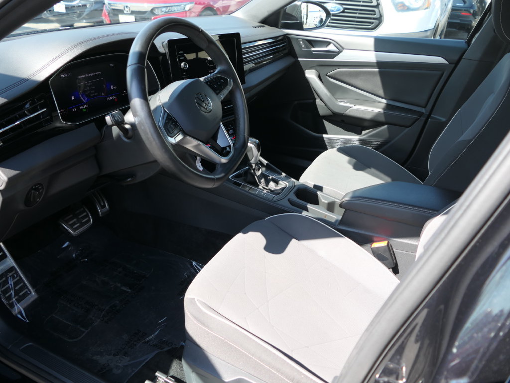 Used 2025 Volkswagen Jetta Sport FWD image 10