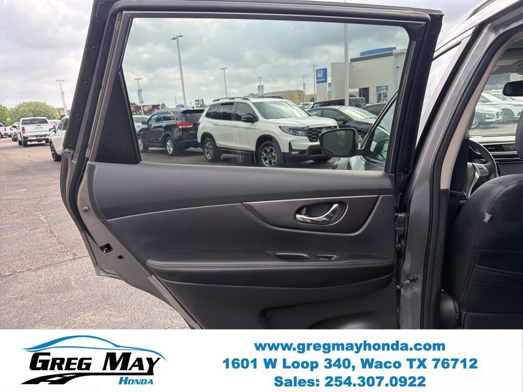 Used 2015 Nissan Rogue SV w/ SV Premium Package image 22