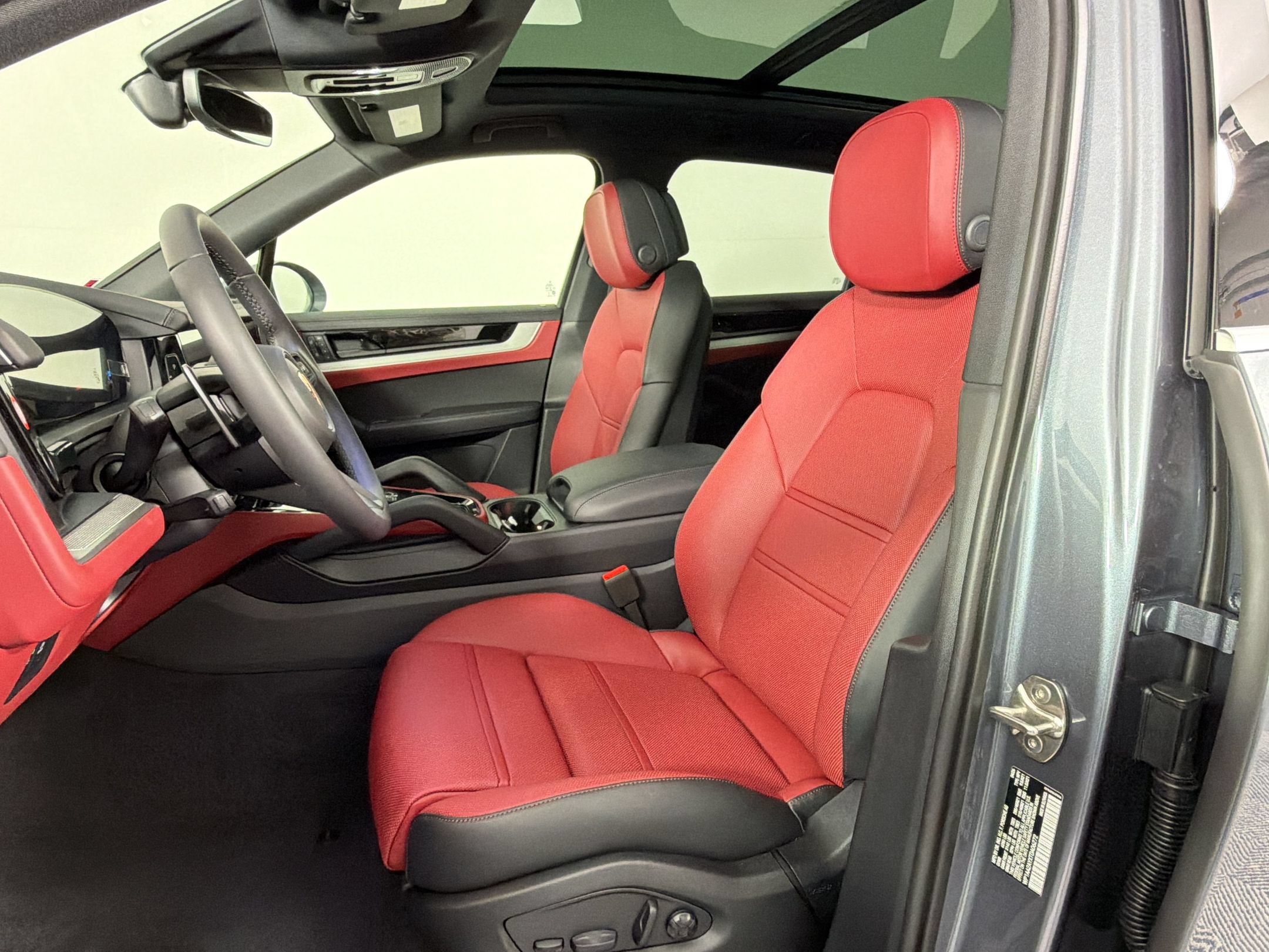 Certified 2026 Porsche Cayenne AWD/4WD image 5