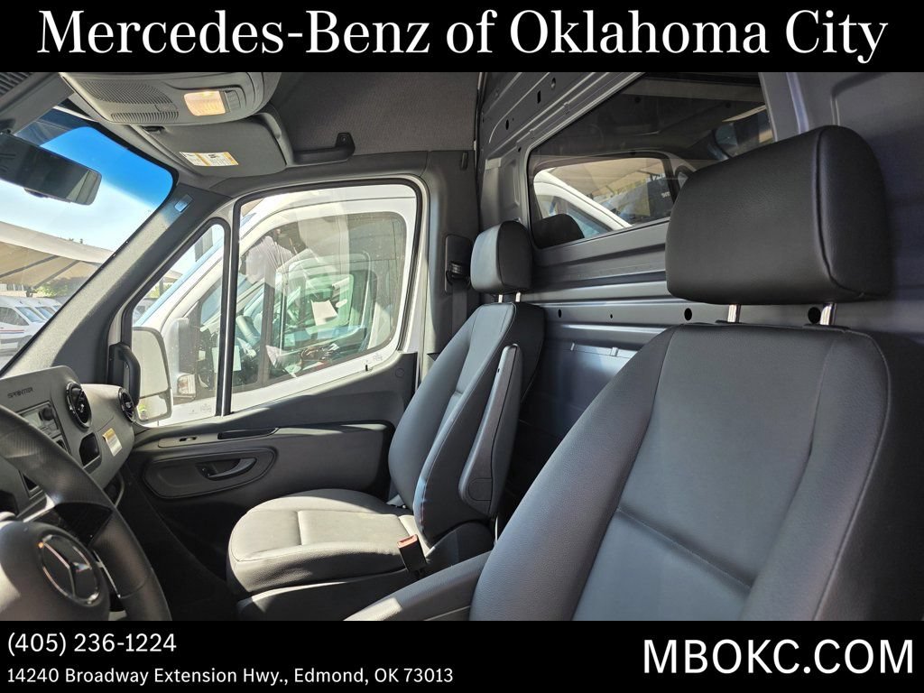 Used 2025 Mercedes-Benz Sprinter 2500 image 9