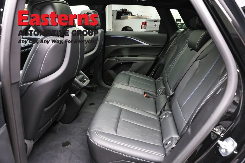 Used 2025 Cadillac Lyriq Luxury AWD/4WD image 23