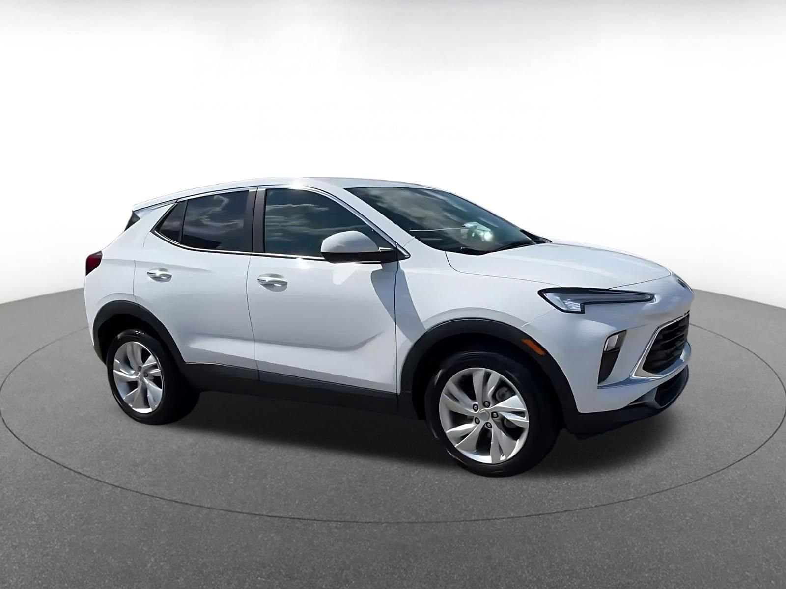 Used 2025 Buick Encore GX Preferred FWD image 2