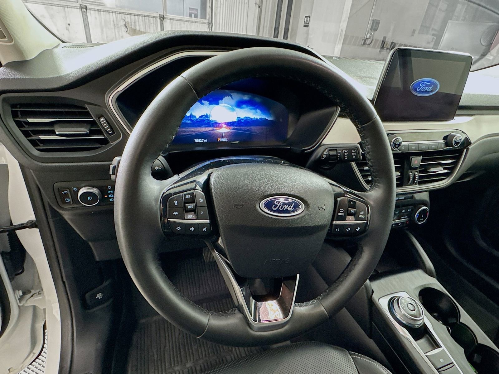 Used 2022 Ford Escape SEL w/ Technology Package image 8