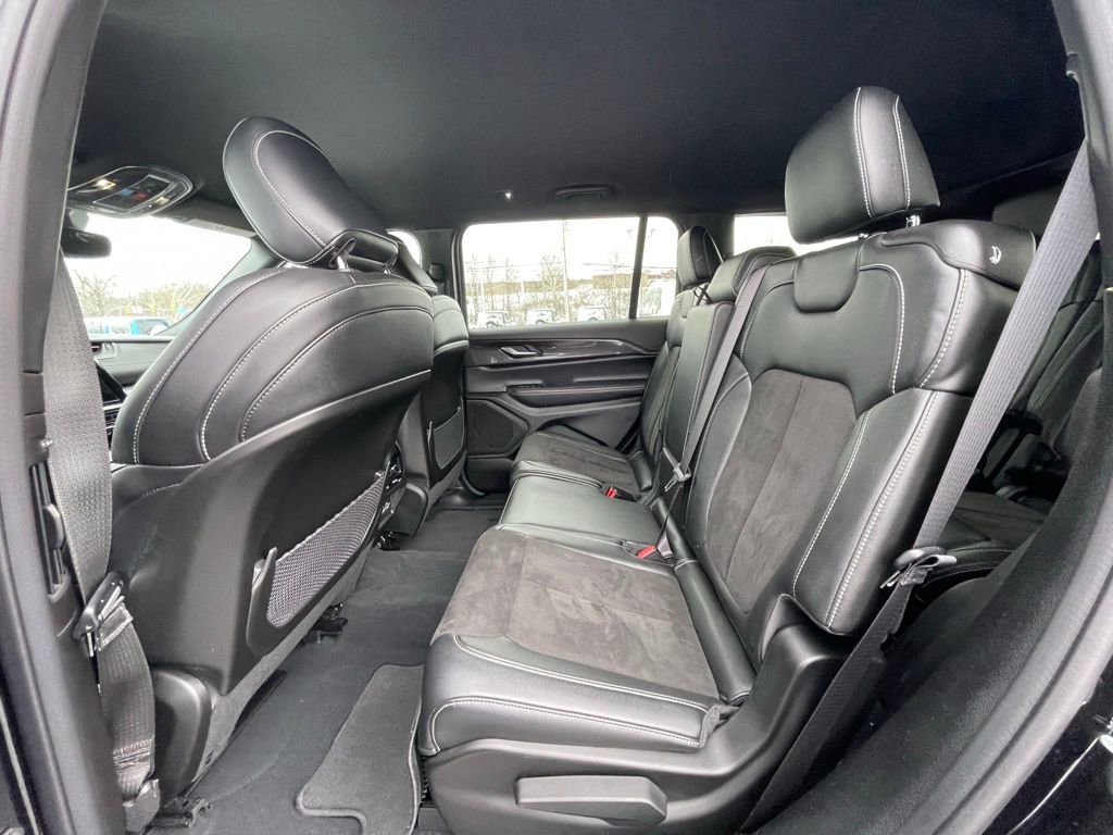 Used 2023 Jeep Grand Cherokee L Laredo image 24