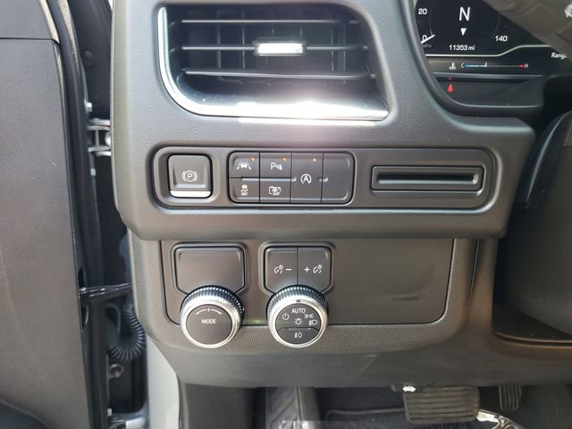 Used 2024 GMC Yukon XL SLT w/ SLT Luxury Package RWD image 29