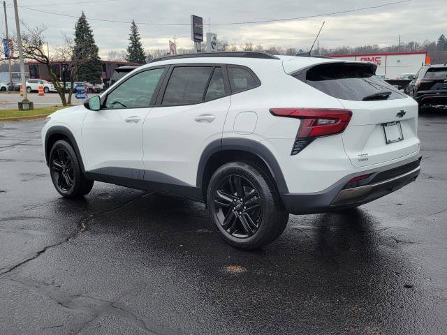 Used 2024 Chevrolet Trax ACTIV w/ Sunroof Package image 3