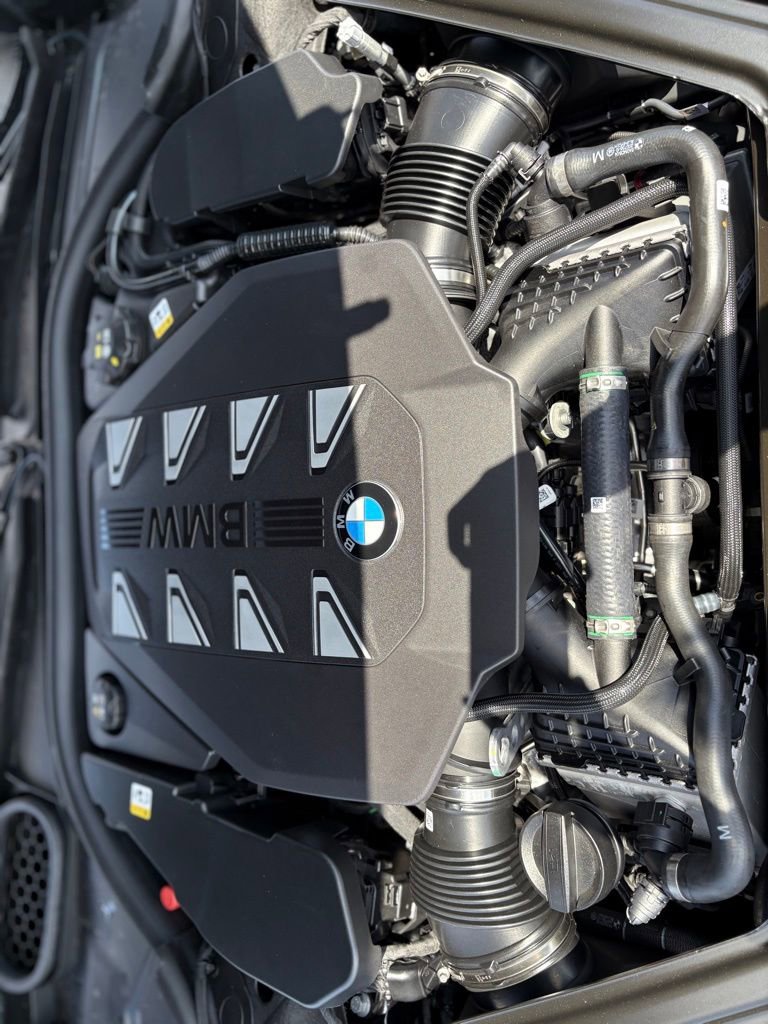 Used 2025 BMW 760i xDrive image 27