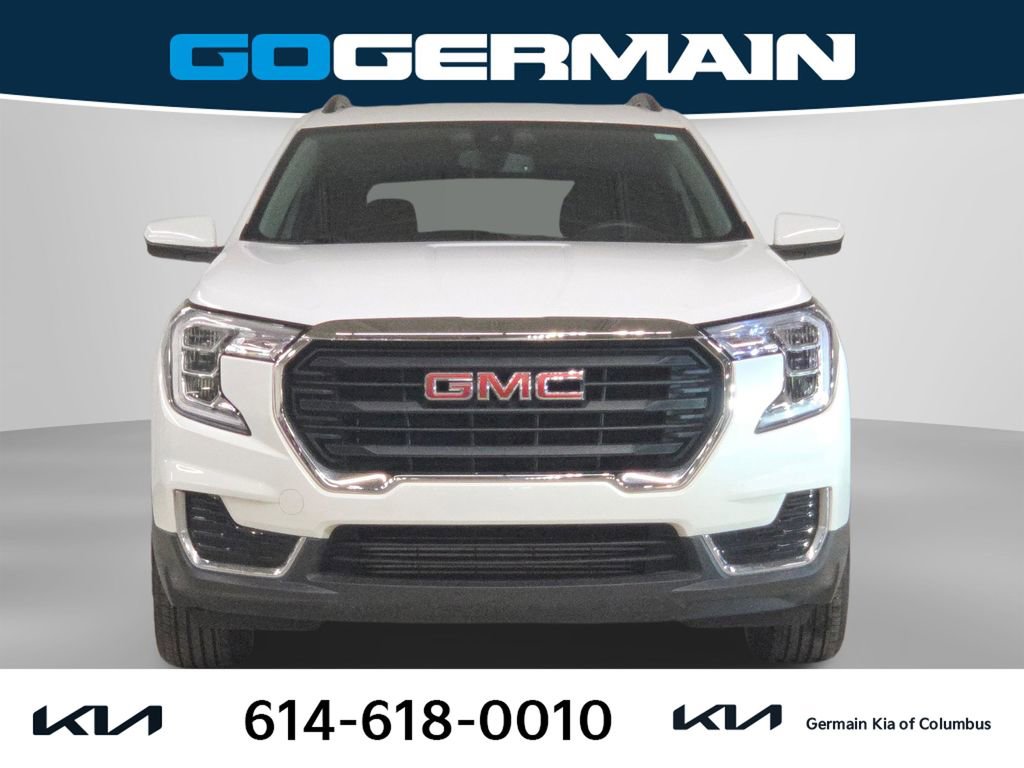 Used 2023 GMC Terrain SLE w/ Driver Convenience Package image 3