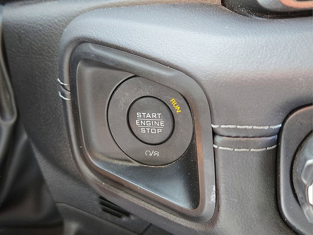 Used 2025 Jeep Wrangler Unlimited Rubicon AWD/4WD image 32
