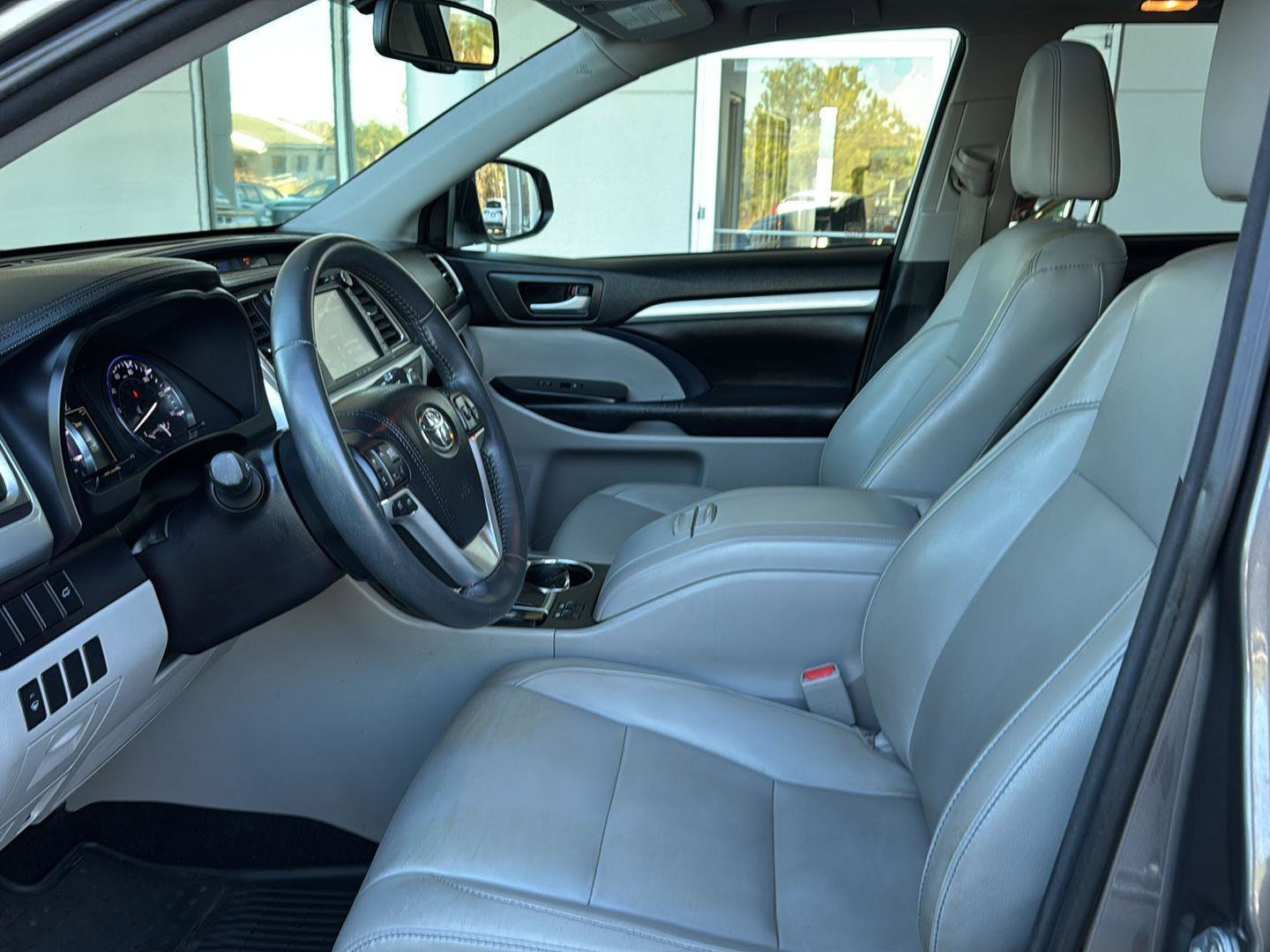 Used 2016 Toyota Highlander XLE image 8