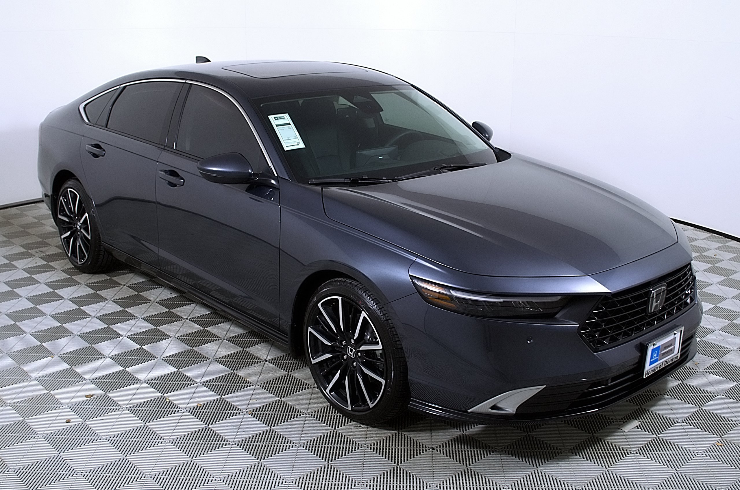 Used 2023 Honda Accord Touring image 5