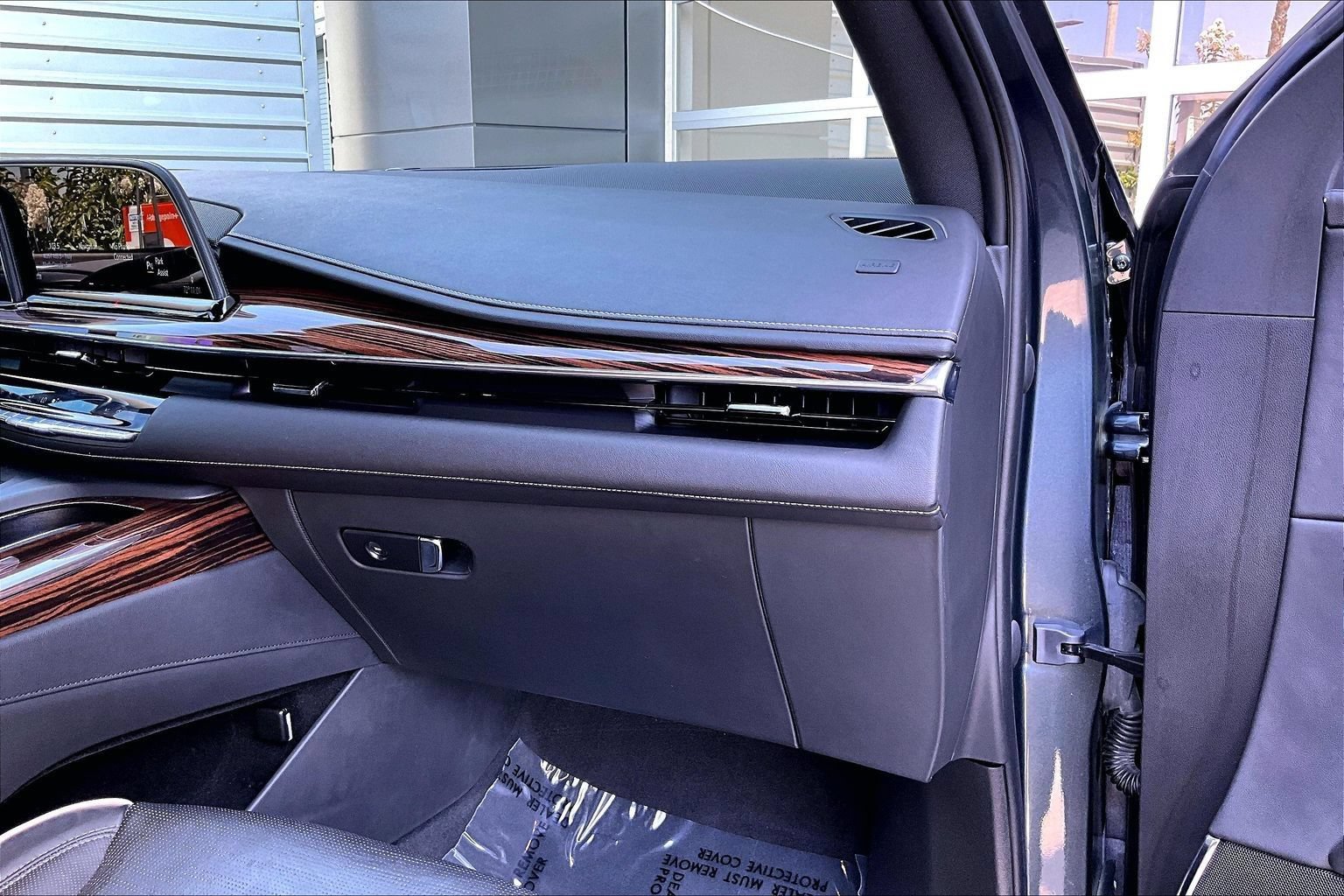 Used 2021 Cadillac Escalade Premium Luxury RWD image 13