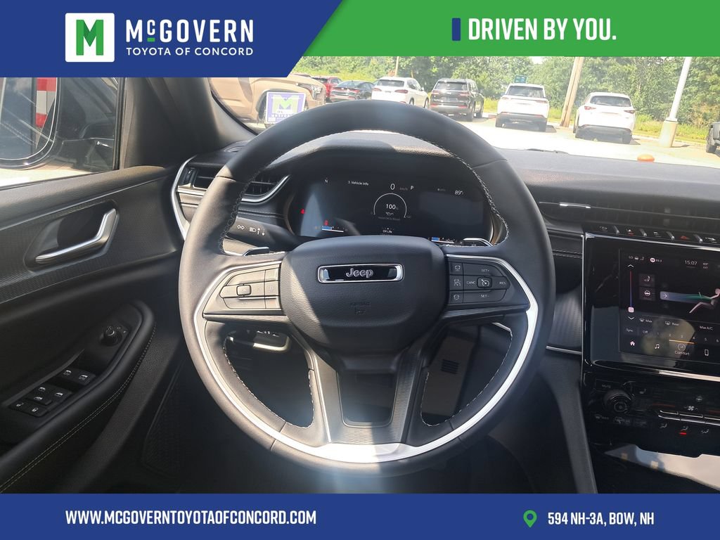 Used 2025 Jeep Grand Cherokee Altitude AWD/4WD image 24