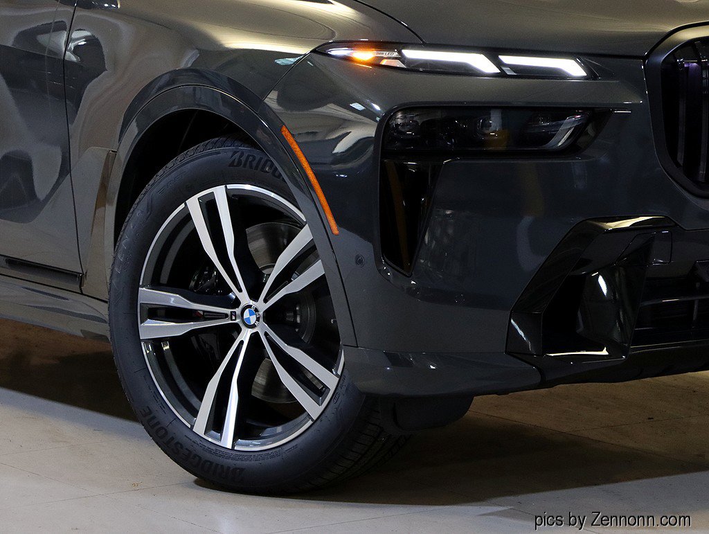 Used 2026 BMW X7 xDrive40i w/ M Sport Package image 3