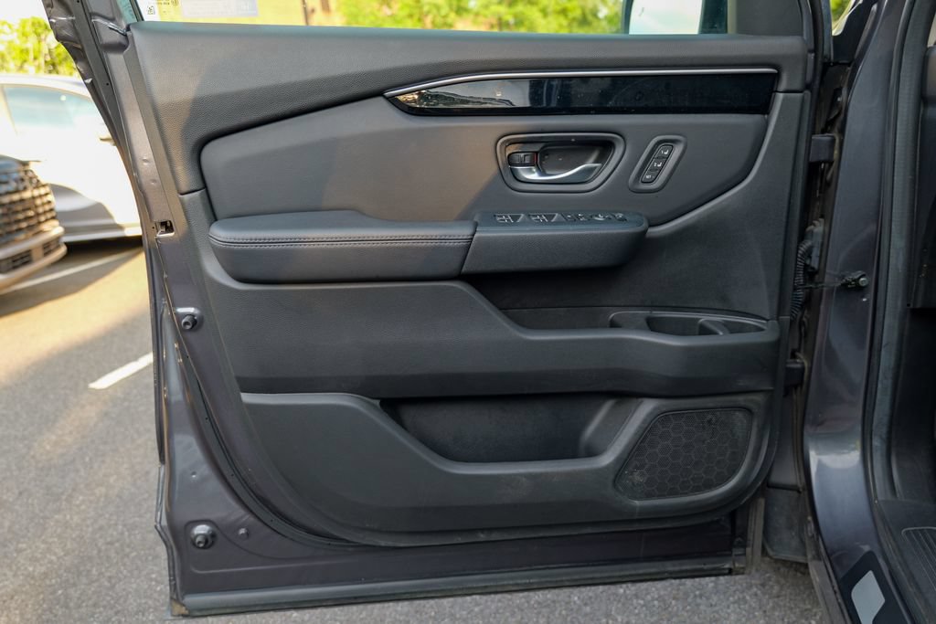 Used 2025 Honda Pilot EX-L image 17