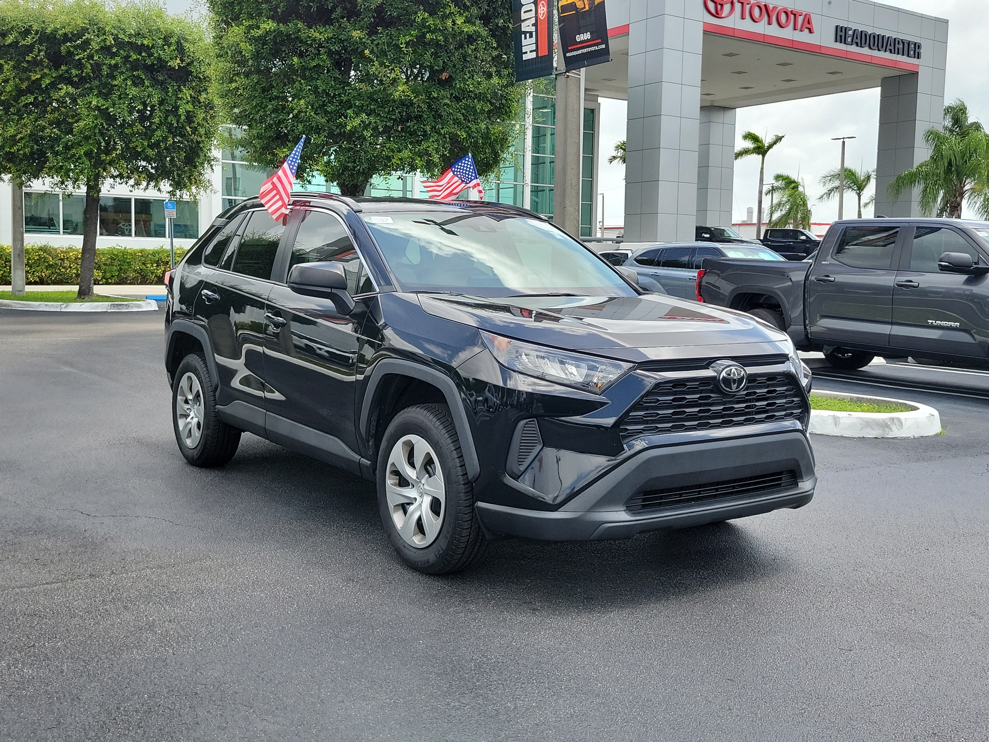 Used 2021 Toyota RAV4 LE FWD image 2
