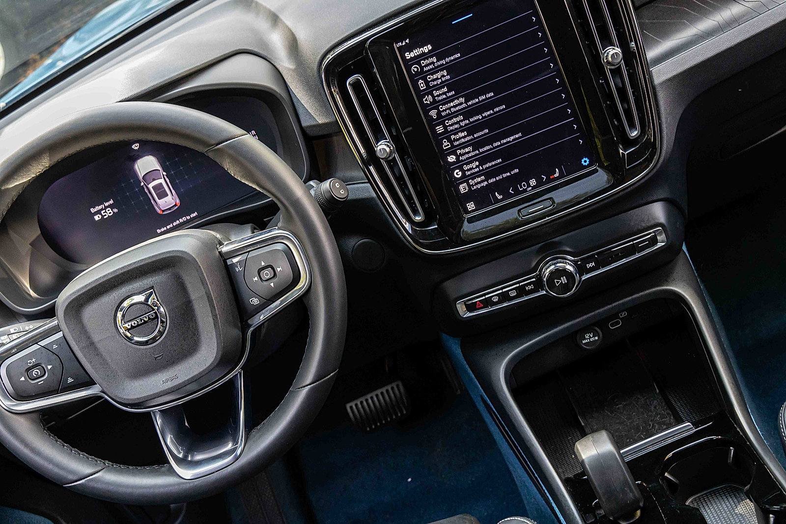 Used 2023 Volvo XC40 Recharge Plus w/ Protection Package Premier image 18