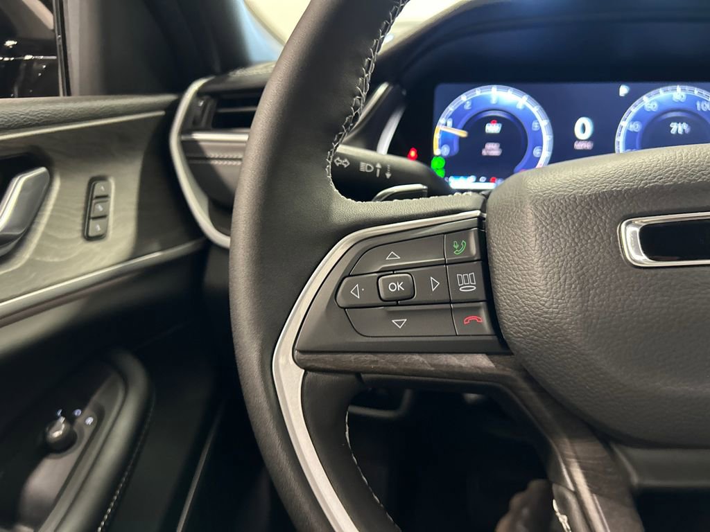 New 2025 Jeep Grand Cherokee Limited w/ Luxury Tech Group II image 19