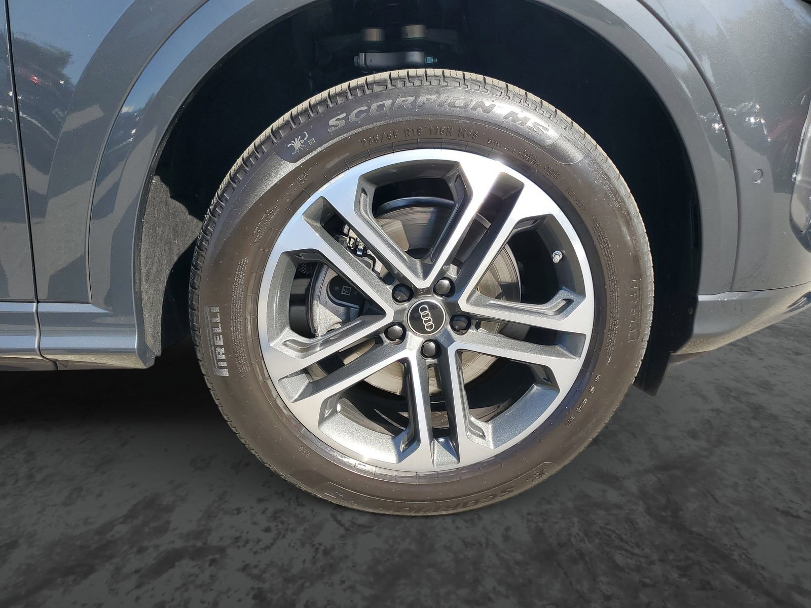 Used 2025 Audi Q5 Premium w/ Convenience Package image 6