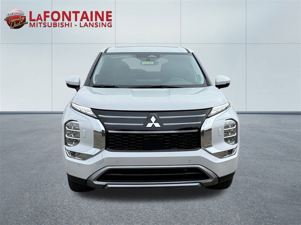 New 2025 Mitsubishi Outlander SE image 2