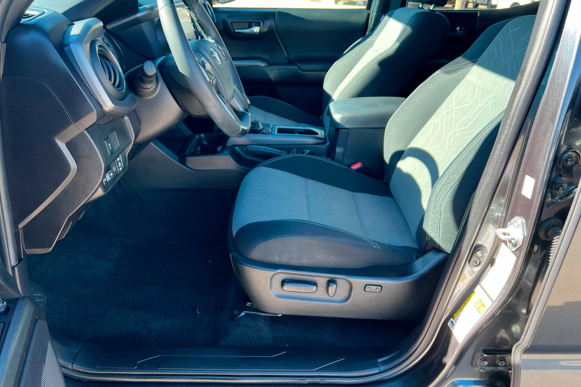 Used 2023 Toyota Tacoma TRD Off-Road image 18