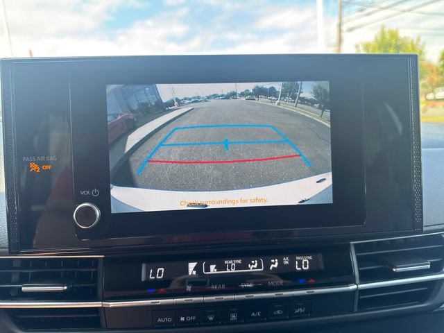 Used 2025 Toyota Sienna LE FWD image 22