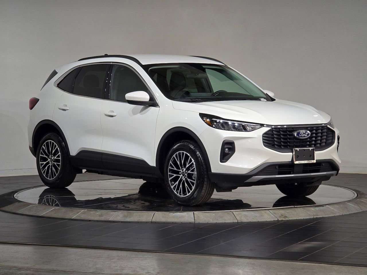 New 2026 Ford Escape SE w/ Class II Trailer Tow Package image 2