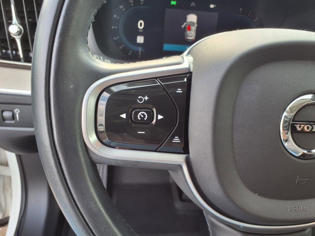 Used 2022 Volvo XC60 B6 Inscription w/ Advanced Package image 16