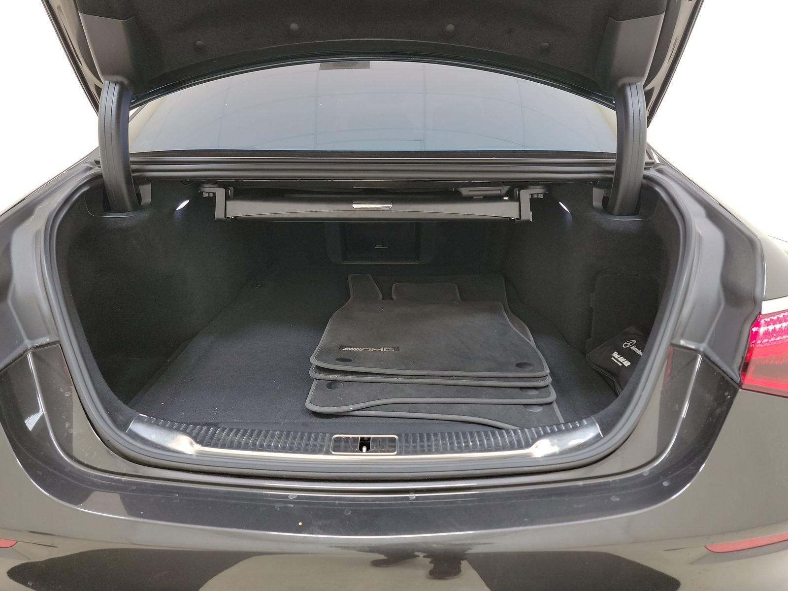 Used 2023 Mercedes-Benz S 580e 4MATIC Sedan w/ AMG Line image 14