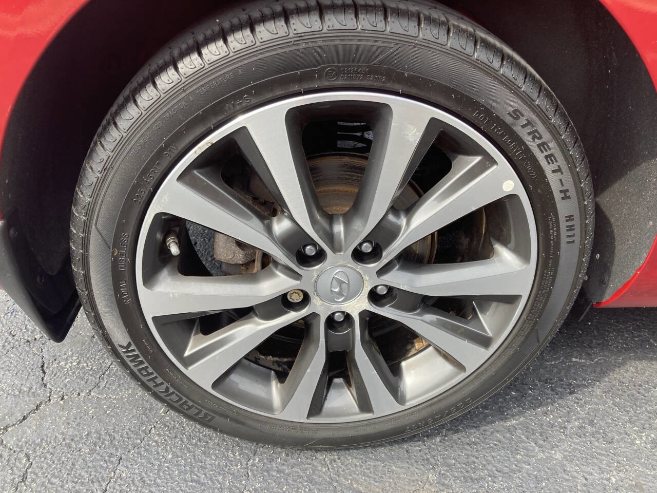 Used 2020 Hyundai Elantra GT image 27