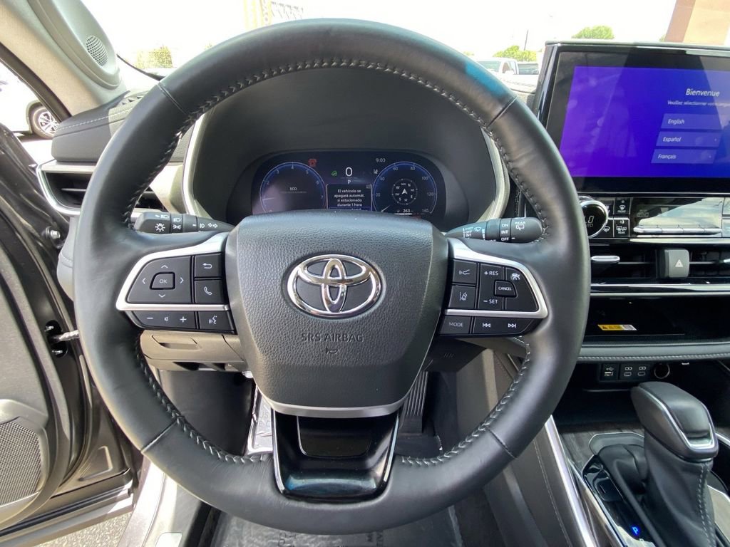Used 2024 Toyota Highlander Limited AWD/4WD image 28