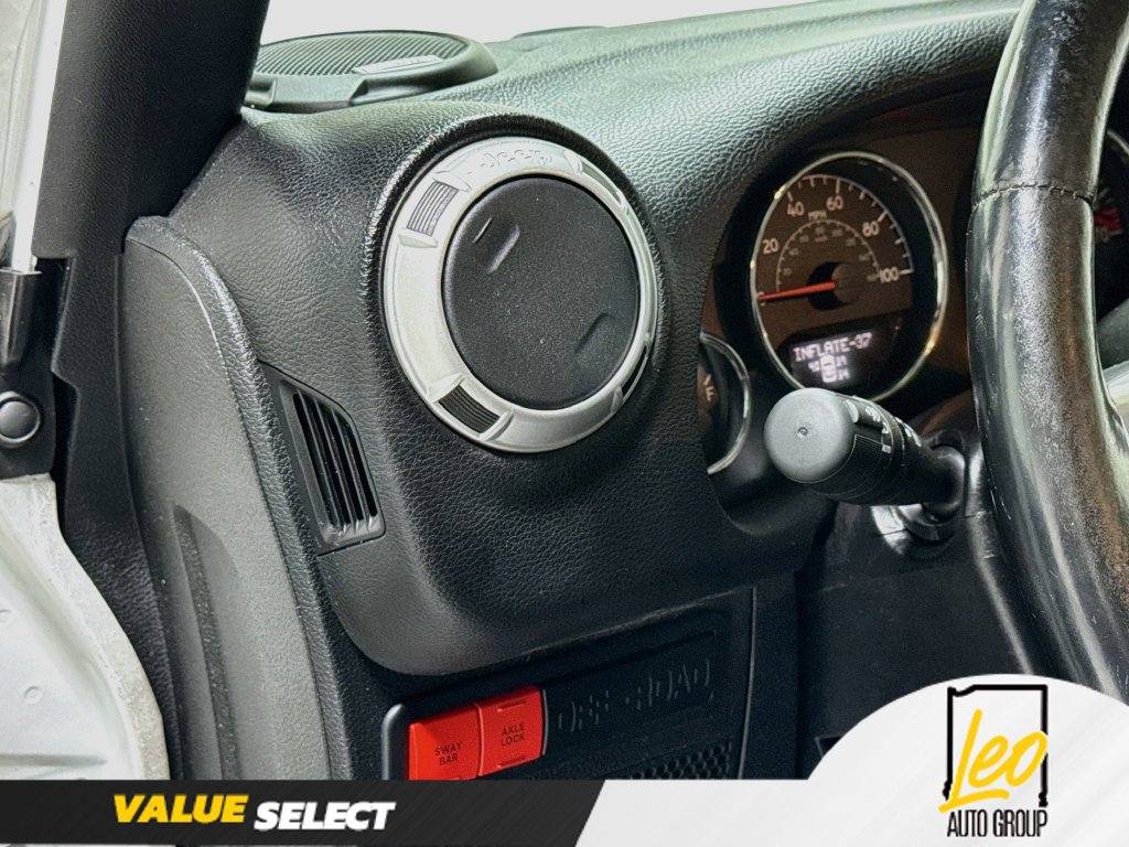 Used 2015 Jeep Wrangler Unlimited Rubicon AWD/4WD image 12