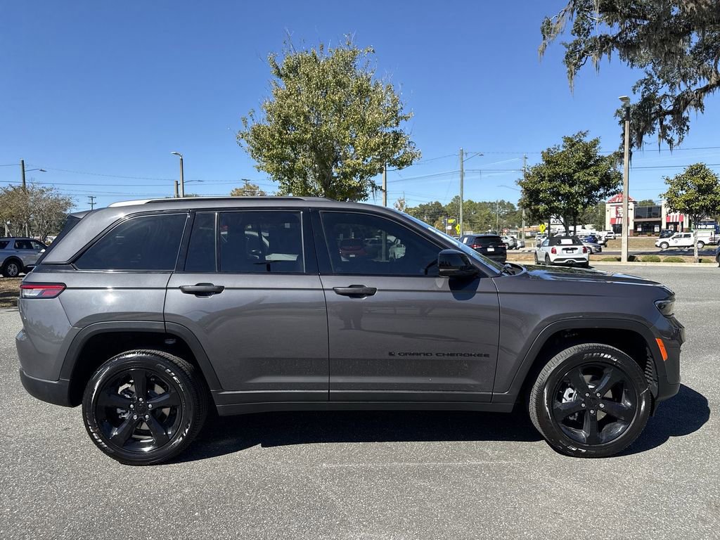 New 2025 Jeep Grand Cherokee Altitude image 2