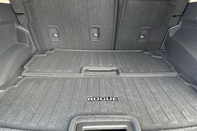 New 2026 Nissan Rogue Platinum AWD/4WD image 16