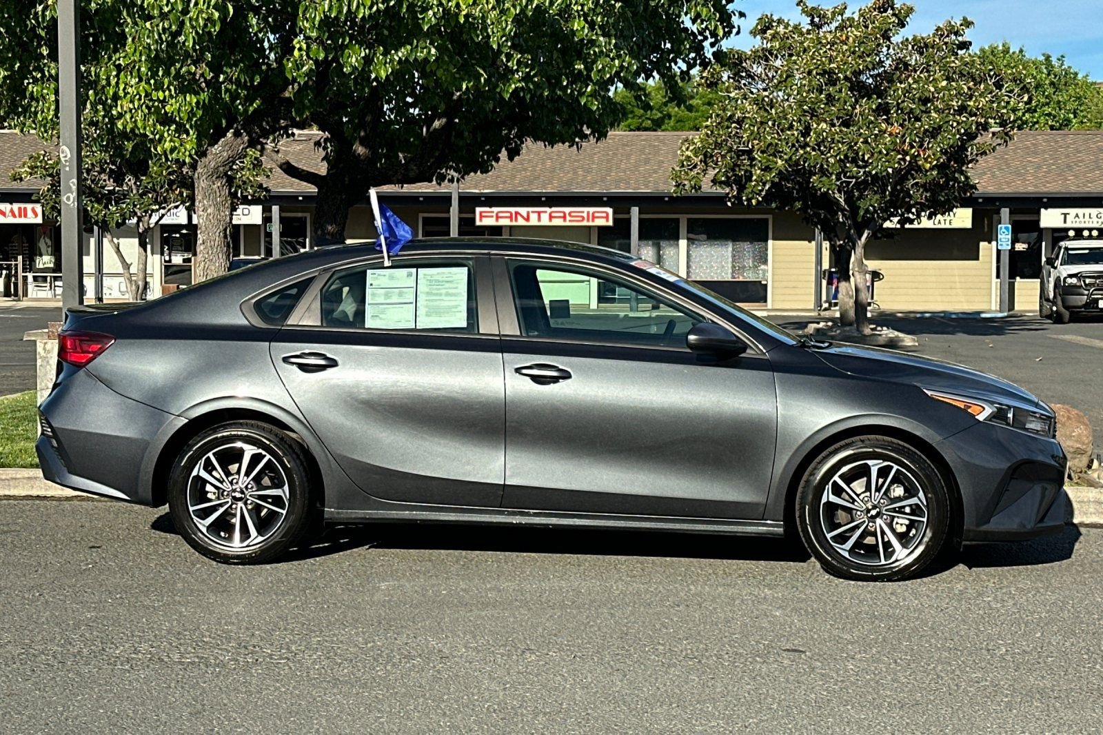 Used 2023 Kia Forte LXS image 7