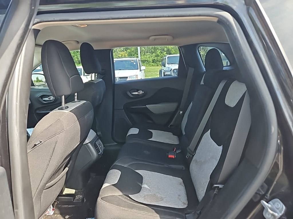 Used 2014 Jeep Cherokee Sport image 14