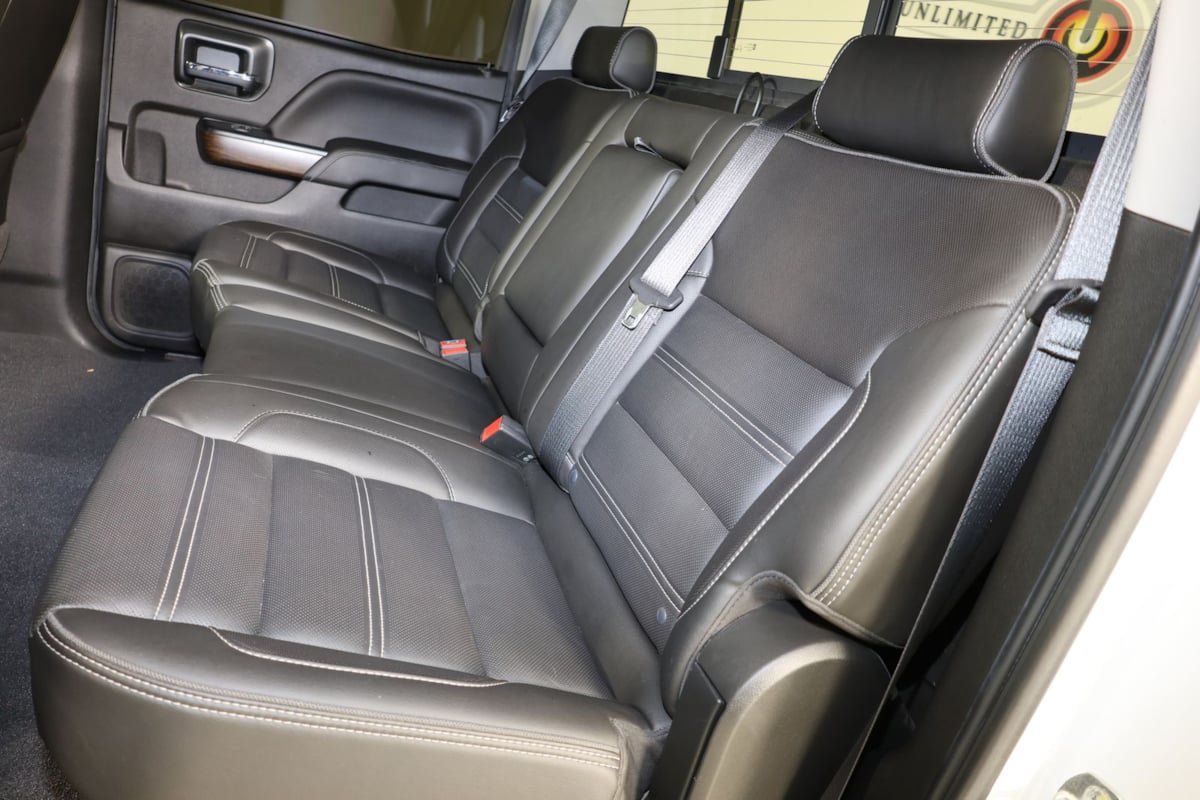 Used 2019 GMC Sierra 2500 Denali w/ Duramax Plus Package AWD/4WD image 11
