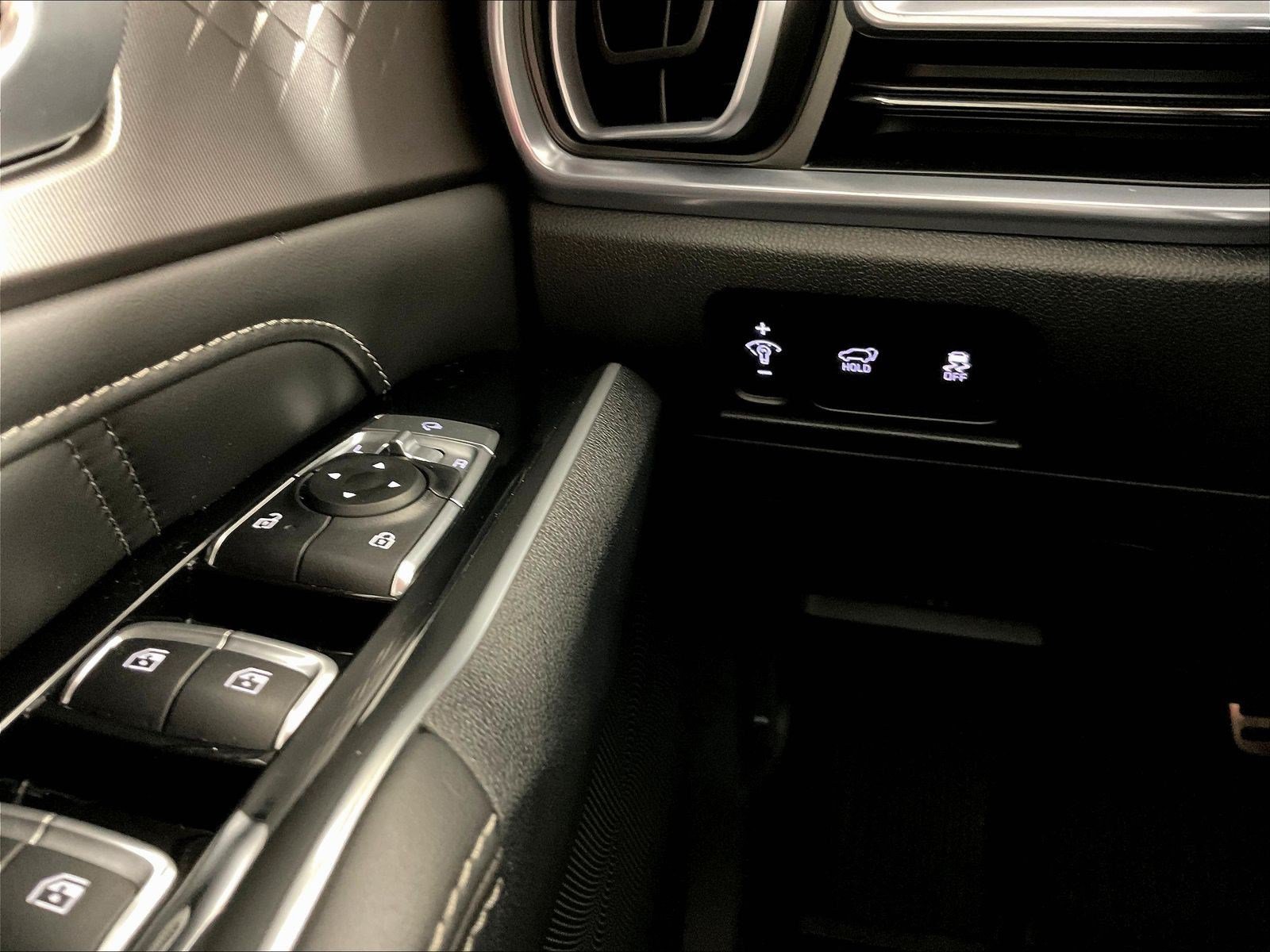 Certified 2025 Kia Sorento SX FWD image 15