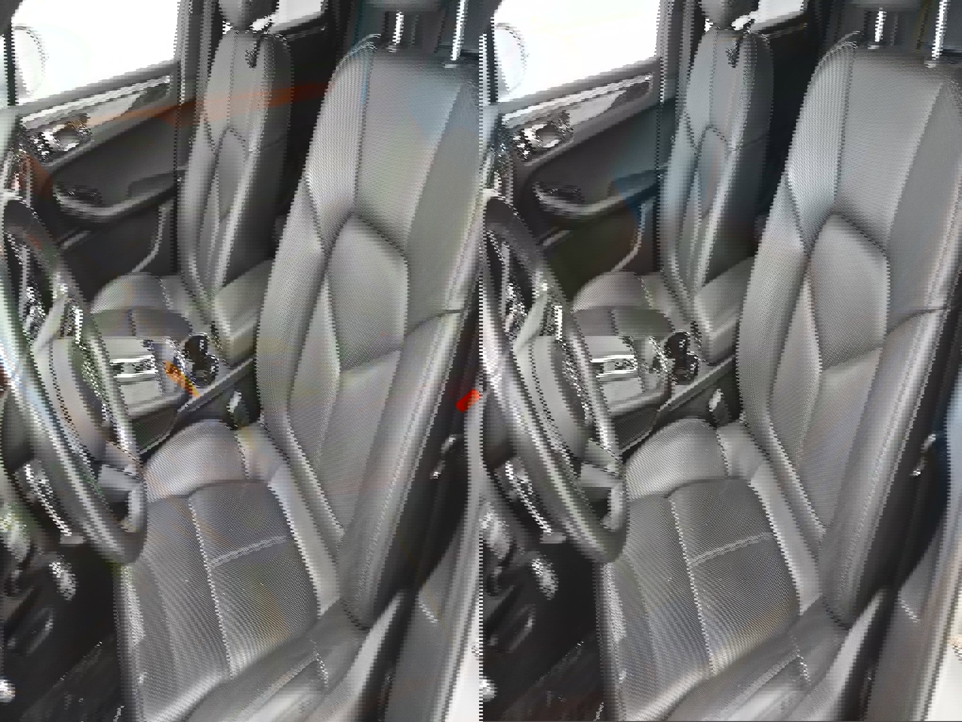 Used 2023 Porsche Macan Turbo image 15