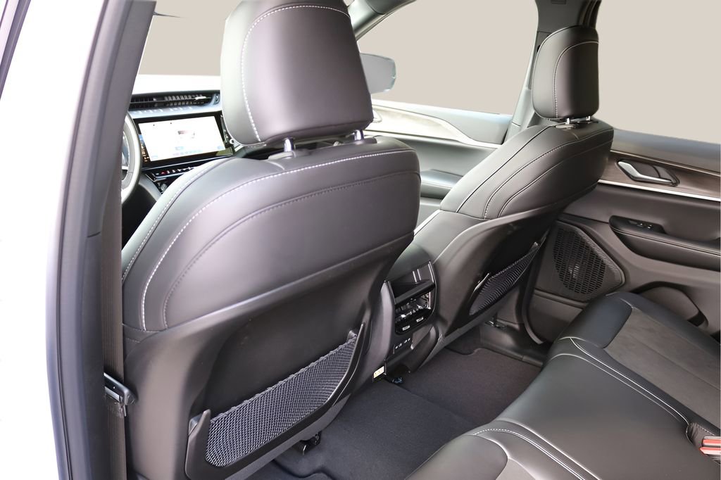 New 2026 Jeep Grand Cherokee Altitude RWD image 14