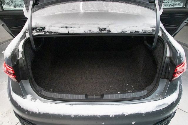 Used 2024 Volkswagen Jetta SE image 18