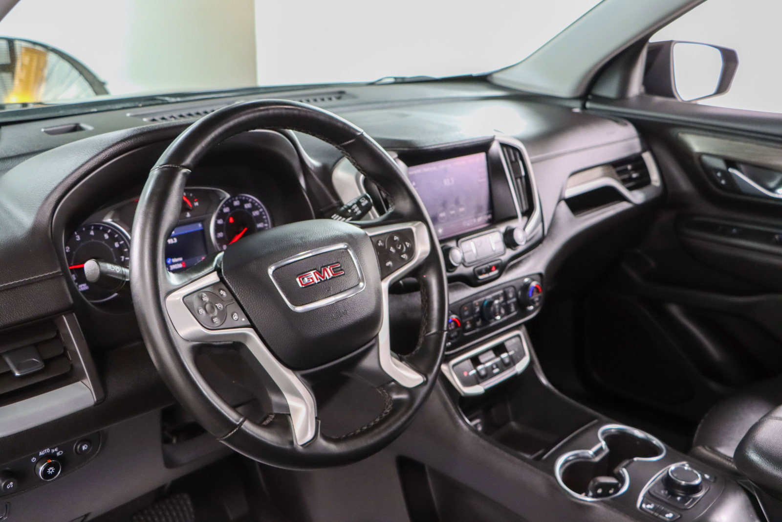 Used 2024 GMC Terrain SLT FWD image 22