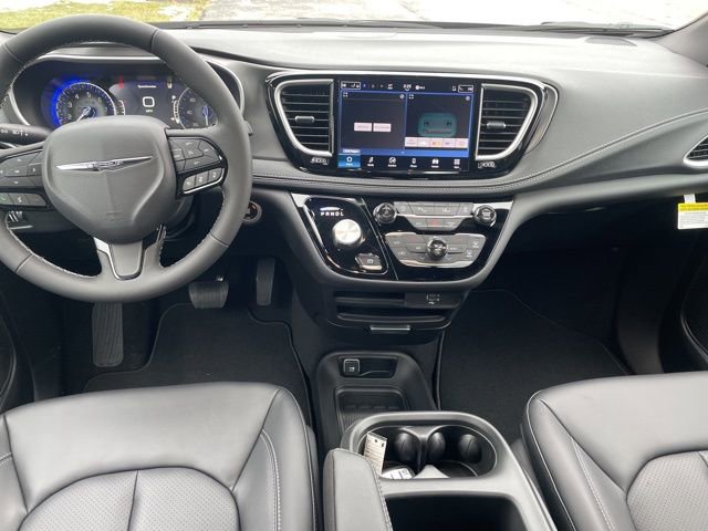 New 2026 Chrysler Pacifica Select w/ S Appearance Package image 3
