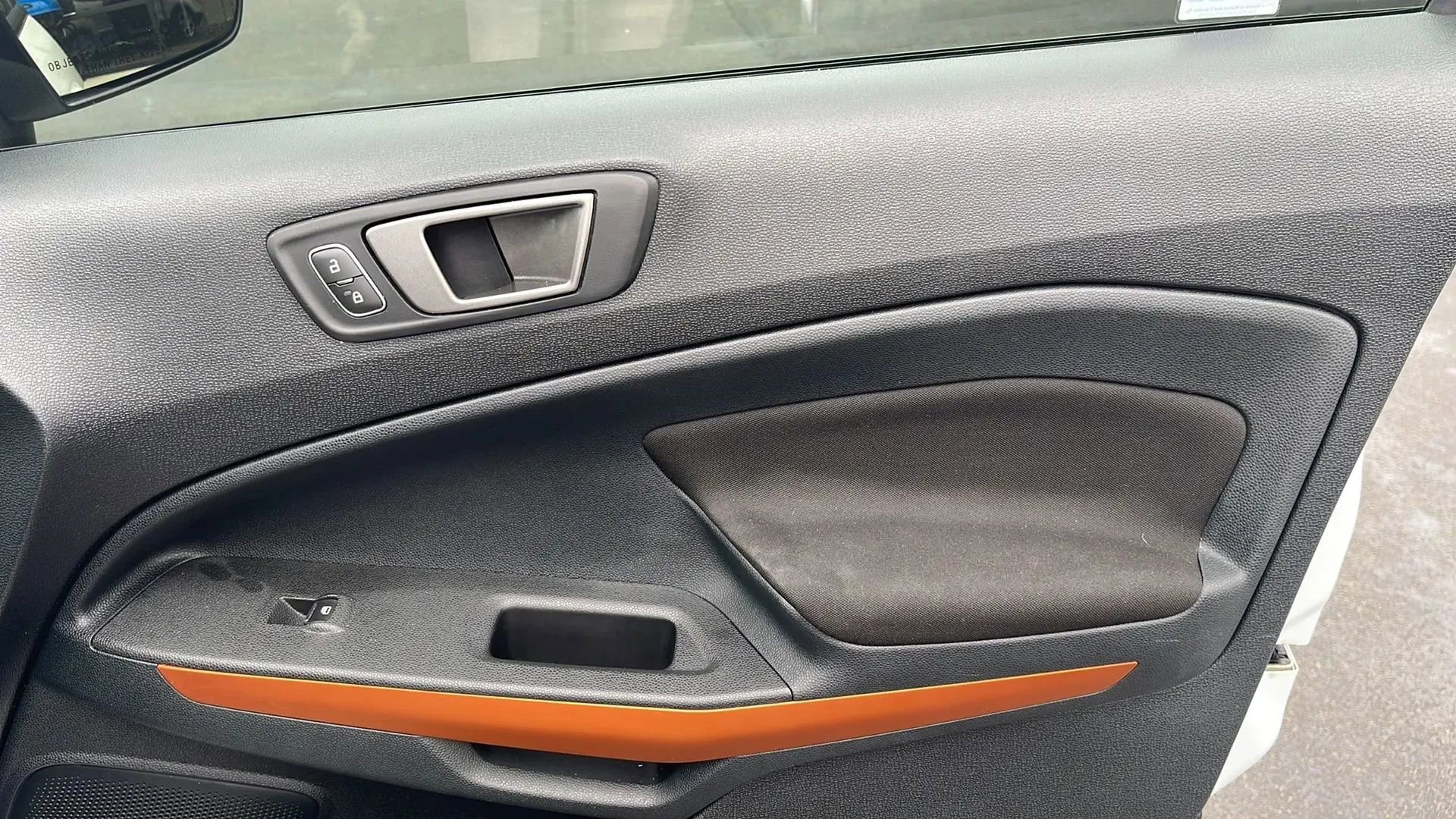 Used 2021 Ford EcoSport SE w/ SE Convenience Package image 27