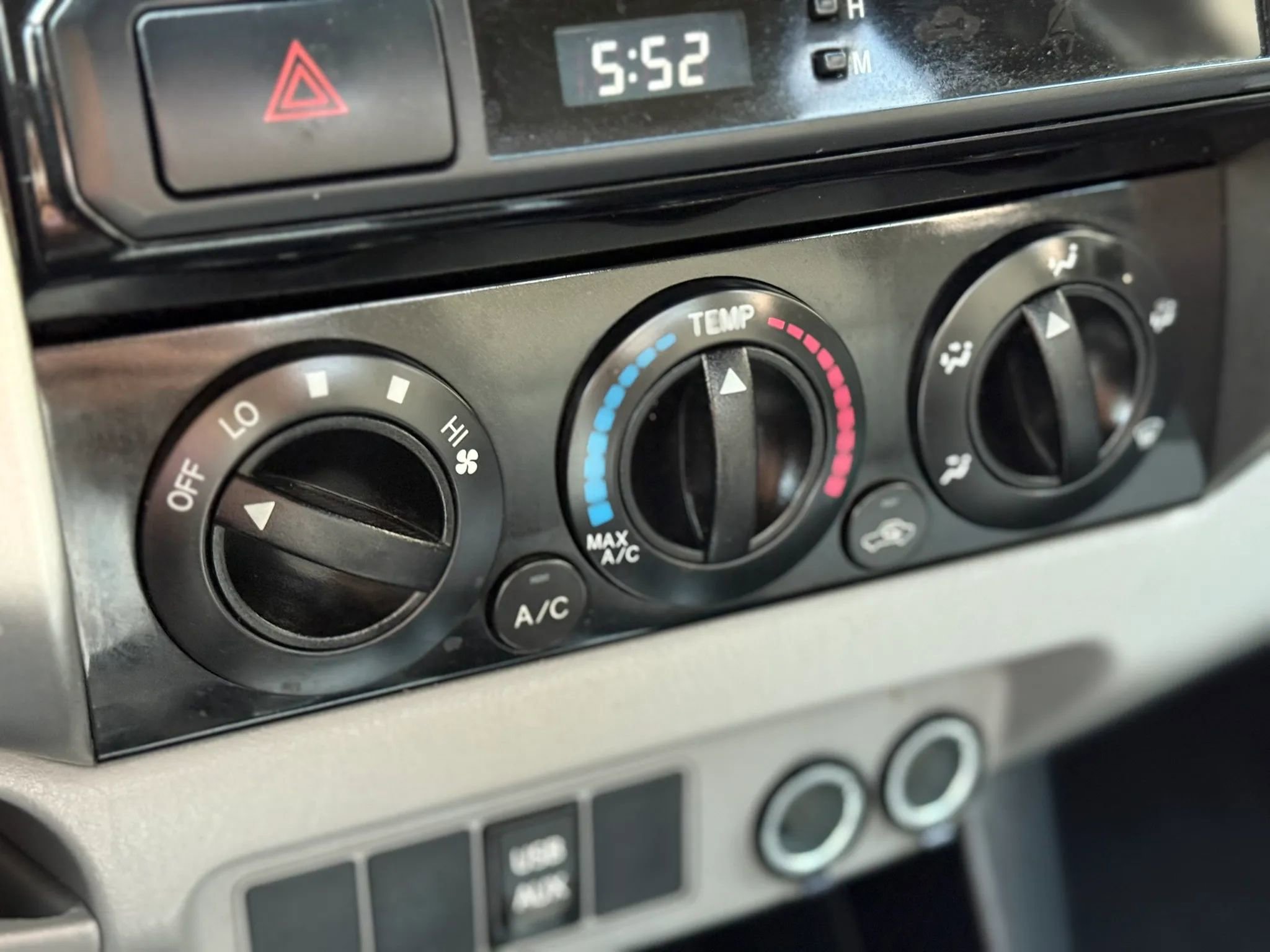 Used 2014 Toyota Tacoma 4x4 Access Cab w/ SR5 Package image 22